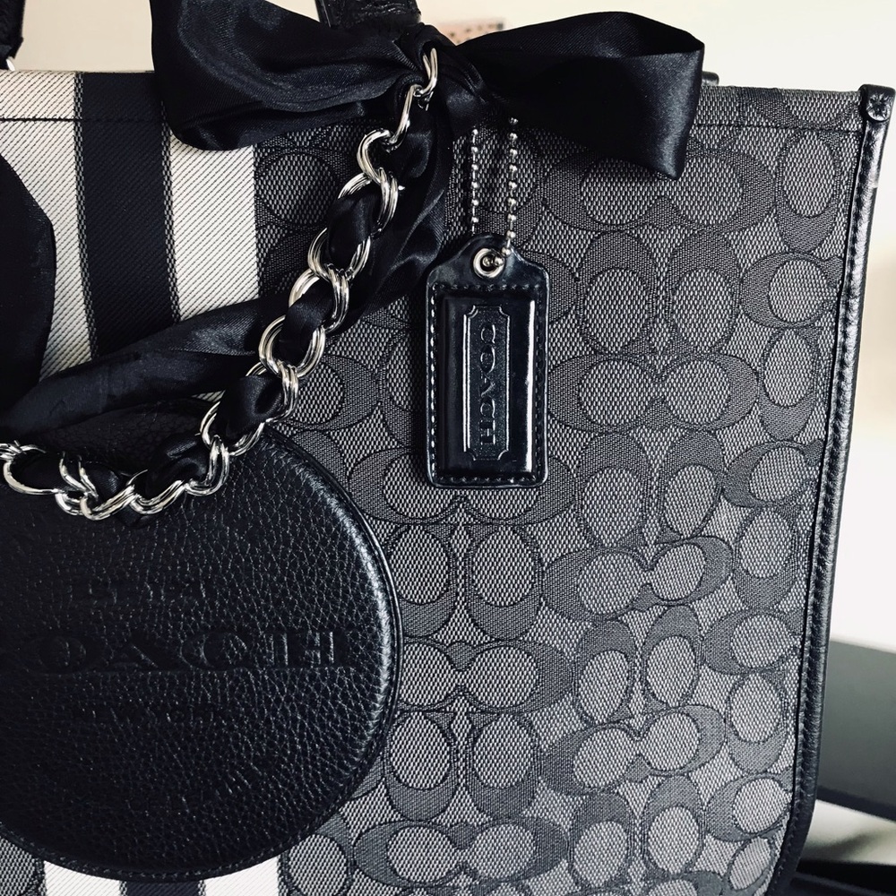 Coach Patent Leather Large Hang Tag On Ball Chain - Picture 2 of 12